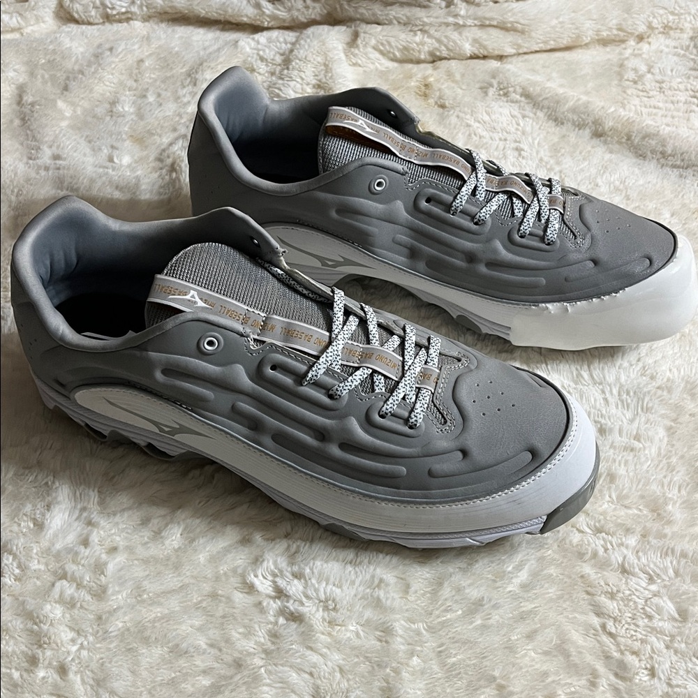 NEW Mizuno 9-Spike Ambition 3 Low Metal Baseball Cleats Grey/White Men's Size 14 - Picture 5 of 15